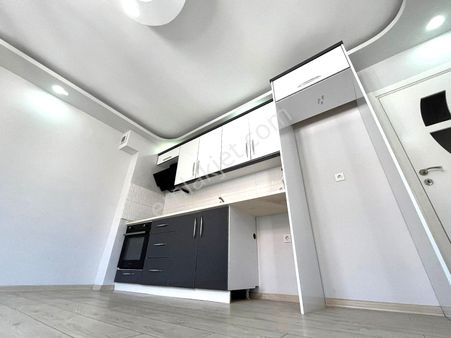 Akçay'da Aygül Ayrıcalığı İle 5 Yaşında Doğalgaz Kombili Ve Asansörlü Geniş Fırsat 1+1 Satılık Daire