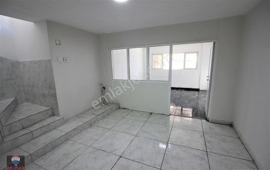 Barış Mahallesi Kızkulesi Karşısı 65 M2 Çift Katlı 4 Bölümü Olan İşlek Cadde Üstü Kiralık Dükkan