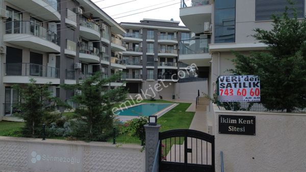 Seferihisar Camikebir Mahallesi – İklımkent Sitesi - Havuzlu, Modern Ve Ferah 2+1 Daire
