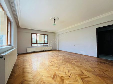 Mutlu Cad. Yakını Giriş Katta 3+1 Satılık Daire !!!