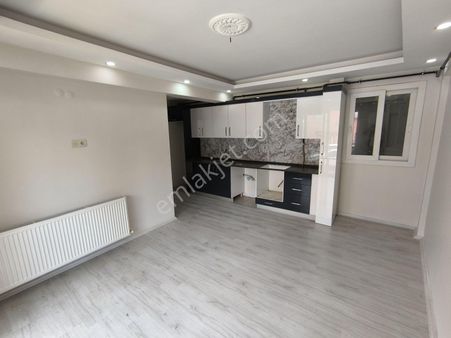 Kaçmaz Emlaktan İhsaniye Mahallesinde 3+1