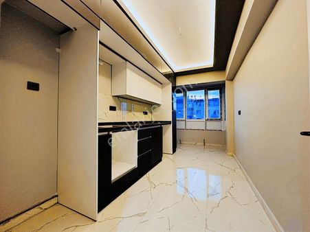 █çetin Emlak'tan İçi Full Yapılı,çift Banyolu Katta İskanlı 3+1