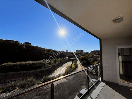 Çekmeköy'de Orman Manzaralı Geniş 3+1 Açık Otoparklı Yeni Daire