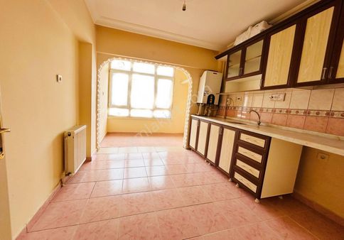 Cengizhan'da Cadde Yakını 3+1 Geniş Daire Fırsatı..!