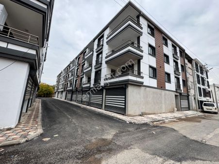 Akhisar Atatürk Mahallesinde 2+1 Kiralık Daire Ebeveyn Banyolu