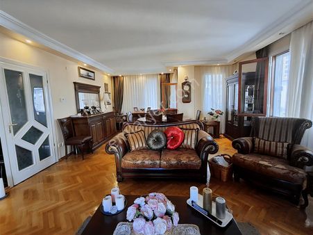 Turyap'tan Bağdat Caddesine Çok Yakın Katta Tek 140 M2 Net 4+1