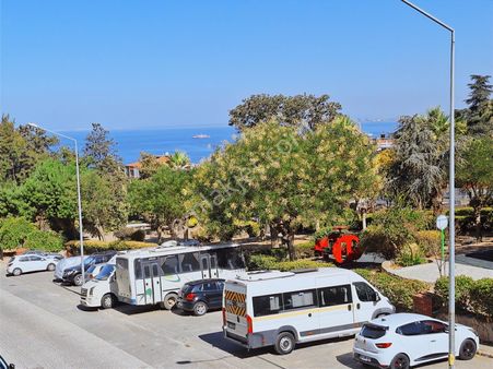 Murat Reis Camisine Yakın Yeni Binada Deniz Ve Park Manzaralı