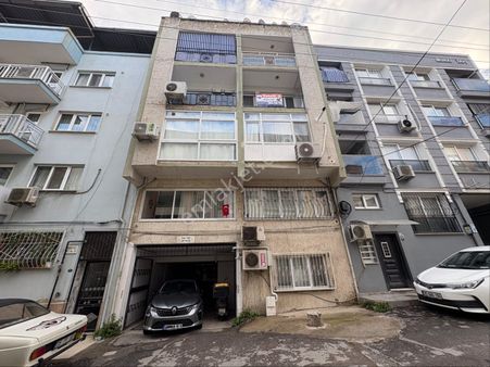 İzmir Yeşilyurt Reis Mahallesi Ara Kat Kombili 2+1 Satılık Daire