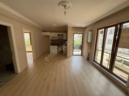 Bulvar Emlak'tan Aileye Uygun Geniş Kiralık Balkonlu 1+1 Daire