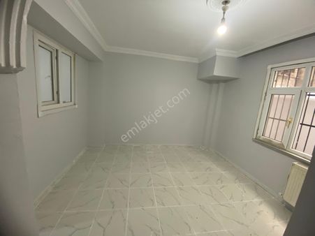 Küçükçekmece Atatürk Mahallesi’nde Satılık Daire Bahçe Katı 2 + 1