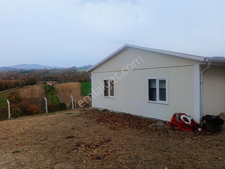 Fitoz Gayrimenkulden İçerisinde Refabrik Ev Bulunan Satılık Arsa