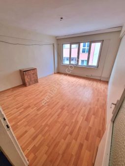 Metroya 3 Dk Mesafede Ara Kat Merkezi Konumda Kiralık Daire