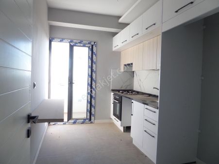 Bahçeşehir'de,bulvarüstü,5.kat,2+1,kapalı Mut.doğalgazlı Kiralık D.