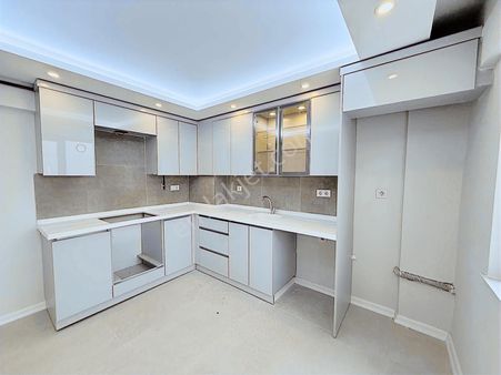 Emlak Center'dan Tevfikiye Mah Satılık 3+1 Ara Kat Daire