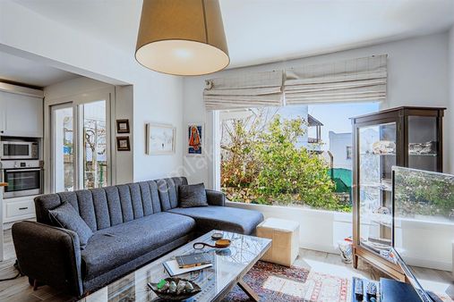 Century21 Den Fırsat. Kacmaz ! Gümüşlük'de Geniş Bahçeli Villa