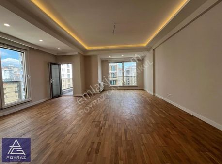 Poyraz'dan Caddebostan Sahilde Kısmi Deniz Manzarlı Balkonlu 3+1