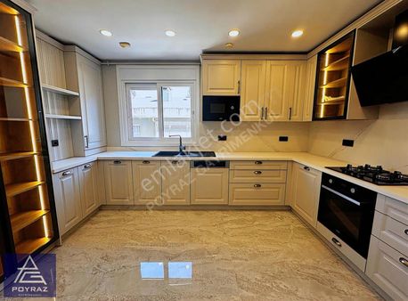 Poyraz'dan Göztepede Mimari Dekorasyonlu Katta Tek 220 M2 4+1