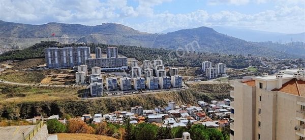 Bayraklı Mavi Hayat Sitesinde Kiralık 3+1 Daire