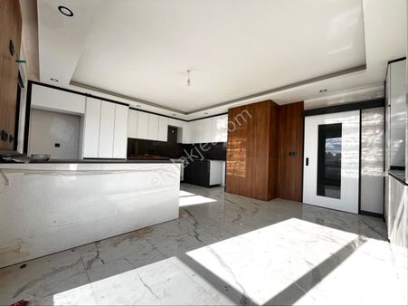 V. Karşıyaka Mah.tek Daire Üzeri 2 Ebeveyn Banyosu 2 Giyinme Odası Teraslı 3+1 Daire