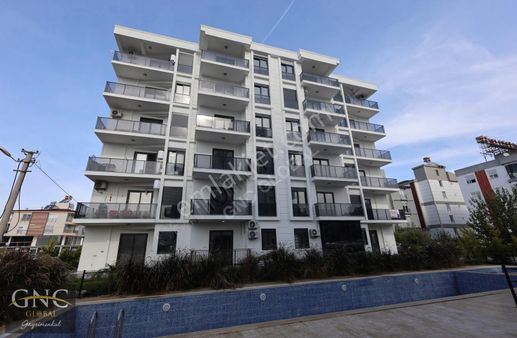 Havuzlu Site İçerisinde Tramvaya Yakın Satılık Lüks 1+1 Daire