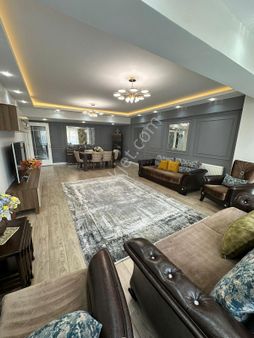 Burdur Merkez'de Eşsiz Konumda Satılık Özel Tasarım 3+1 Daire!