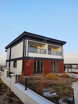 Bağlıca'nın Merkezî Konumunda Huzurun Bulunacağı Bir Villa