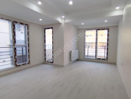 Mahir Emlak' Tan Sıfır Binada Geniş Mutfaklı 2+1 Arakat