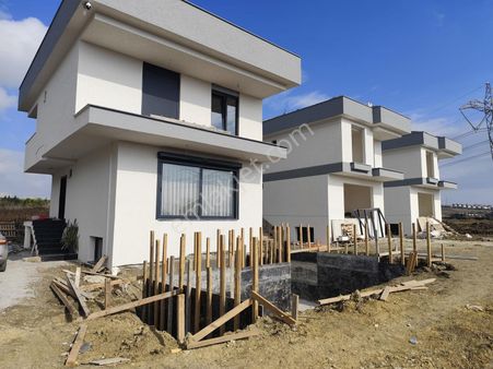 Mahir Emlak' Tan Silivri Ortaköy' De Havuzlu Villalar