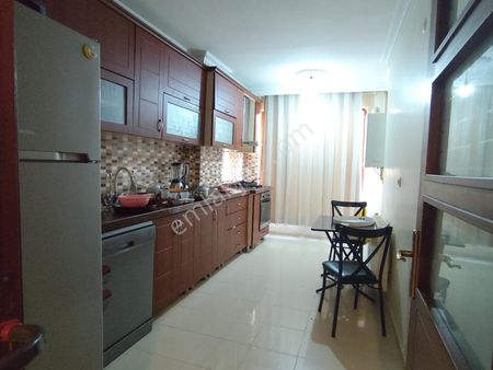 Mahir Emlak' Tan Metrobüse 1 Dk Mesafede 120 M2 3+1 Daire