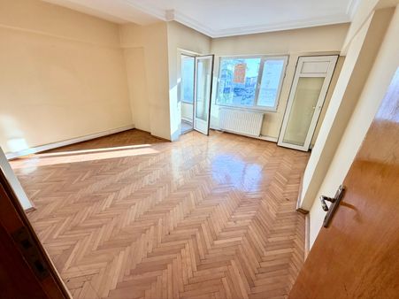 Bahçelievler Cem Vakfı Yakını Satılık Daire Sitede 1 Kat 3+1