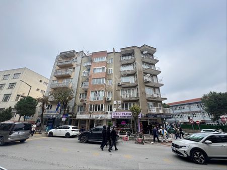 Manisa’ Da Şehrin Merkezi Cumhuriyet Cad Üzeri Satılık Ara Kat Dairemiz