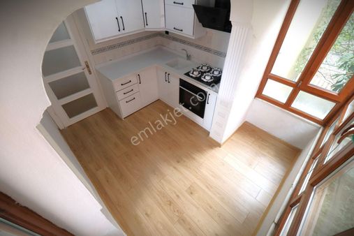 Akçay Merkez'de Aygül'den Full Yapılı Denize Çok Yakın Ara Kat Ayrı Mutfak Fırsat 2+1 Satılık Daire