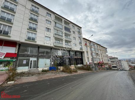Hedef Emlaktan Huzur Mahallesinde Satılık 400 Metre Dükkan