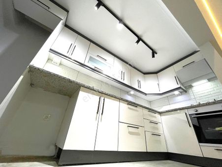 👉akçay'da Aygülden Kaçmaz Bir Fırsat Daha Denize Yakın Bahçe Kullanımlı Masrafsız 2+1 Satılık Daire