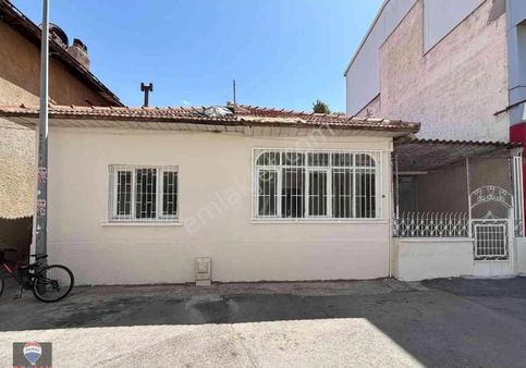 Çiğli Merkezde Satılık Müstakil 2+1 Ev