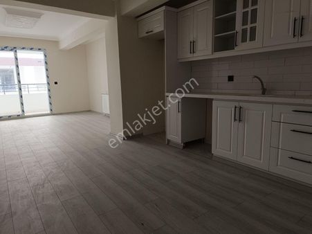 Sancak Emlak"tan Mithatpasa "da 2+1