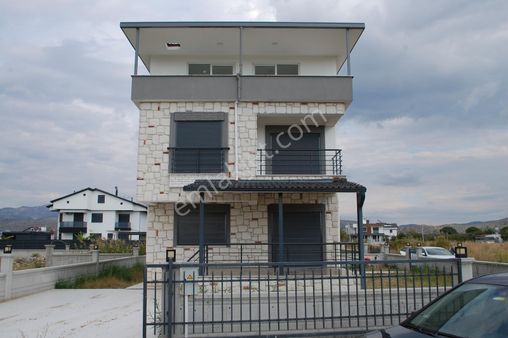 Sancak Emlak'tan Satılık Cumhuriyet Mahallesinde Sıfır Villa!