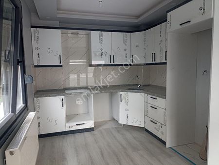 Ayvalık, Altınova'da 2+1 Satılık Bahçe Kullanımlı Sıfır Daire