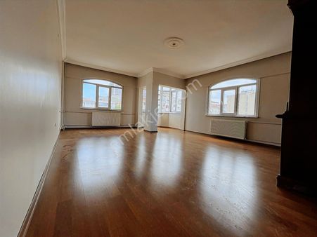 Turyap'tan Küçükyalı Atatürk Cadddesi'nde 160 M2 Asansörlü 3+1