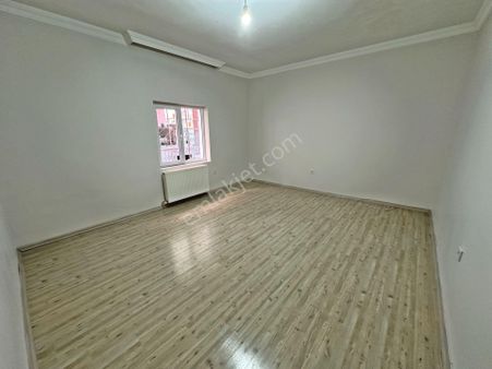 Dikimevi Metro'ya 2 Dk Mesafede Full Yapılı 2+1 Kiralık Daire