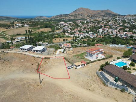 İmroz Emlak'tan Gökçeada Merkez Esentepede 704 M2 İmarlı Arsa