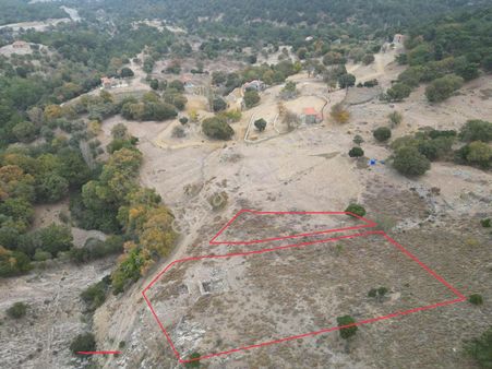 İmroz Emlak'tan Rihya Mevkii'de Damlı Arazi Ve Bahçesi