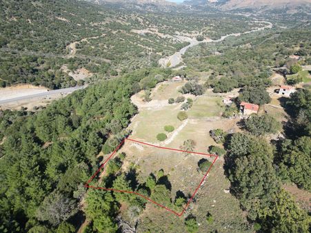 İmroz Emlak'tan Pigadya Mevkii'de 2.059 M2 Yola Yakın Tarla