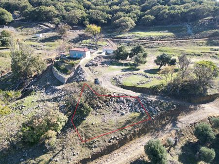 İmroz Emlak'tan Pigadya Mevkii'de Yol Kenarı Bahçe