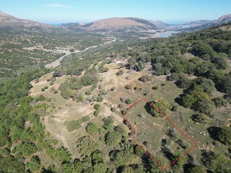 İmroz Emlak'tan Pigadya Mevkii'de Resmi Yolu Olan 2.439m2 Tarla