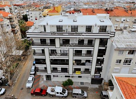 Karşıyaka Bahçelievler Mahallesi Satılık Teraslı 4+1 Dubleks