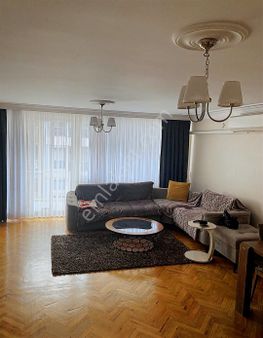 Karşıyaka Bostanlı Mahallesinde Satılık 3+1 Daire