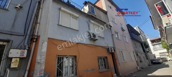 Bornova Çınar Mahallesinde Satılık 2+1 Daire