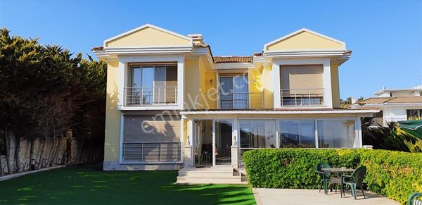 Çeşme Dalyan'da Satılık 4+2 Tam Müstakil Villa