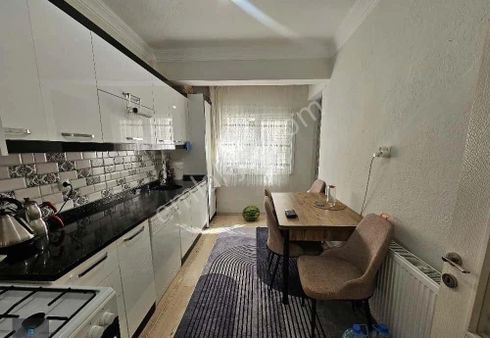 Eren Emlak'tan Valide Sultan Mahallesinde Arakat İçi Komple Yapılı Satılık Daire